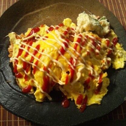 オムライスにしました♪炊飯器で簡単に、とっても美味しいチキンライスが出来ました(^^)